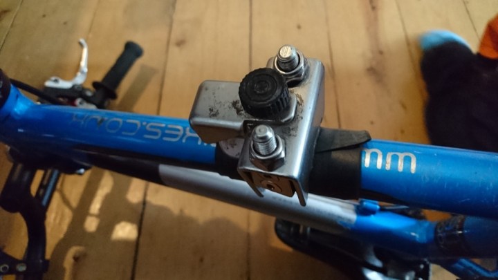 Bracket fitted with inner tube