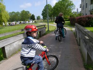crossing a bridge, en route to Leiden