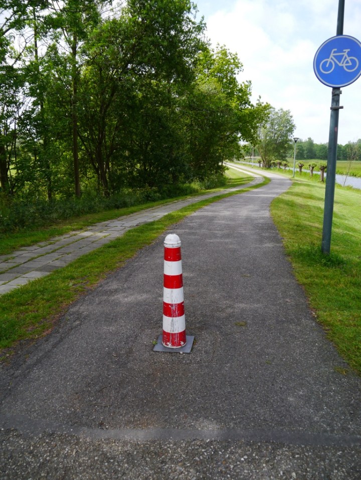 Post at the end of the path on the way to Leiden, no silly inaccessible gates like in the UK
