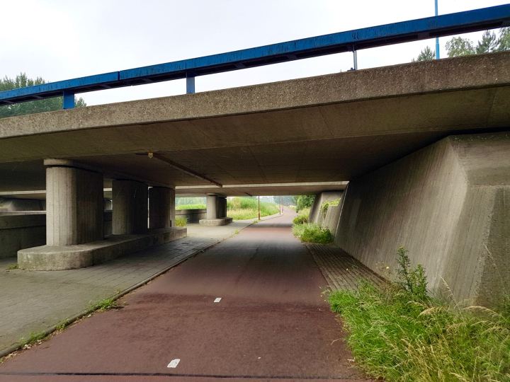 Underpass with plenty of light and a clear view of the exit