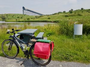 Stopping for a break, with SnowWorld Zoetermeer in the background
