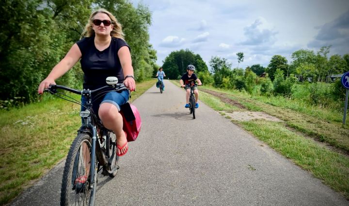 The family riding along the cycle path in Vlietland, horse-friendly path running parallel on the right
