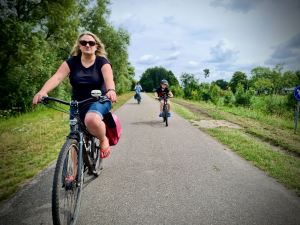 The family riding along the cycle path in Vlietland, horse-friendly path running parallel on the right