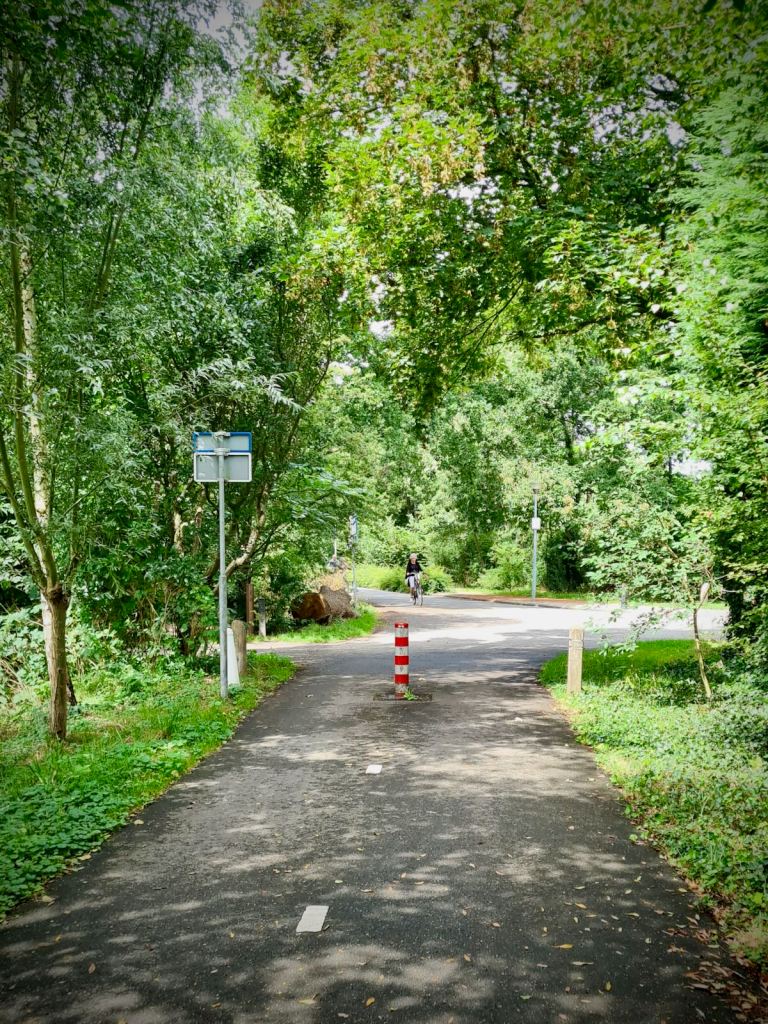 Another well placed bollard, something so simple, but so often done badly