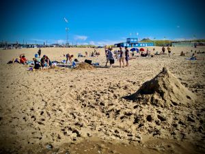 View along the beach, restaurants and bars in the background