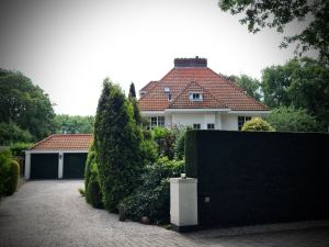 One of the many big houses in Wassenaar