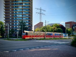 Passing a tram on Hofzichtlaan