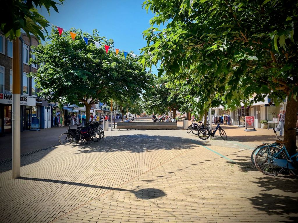 A pleasant and mostly traffic free Princestraat