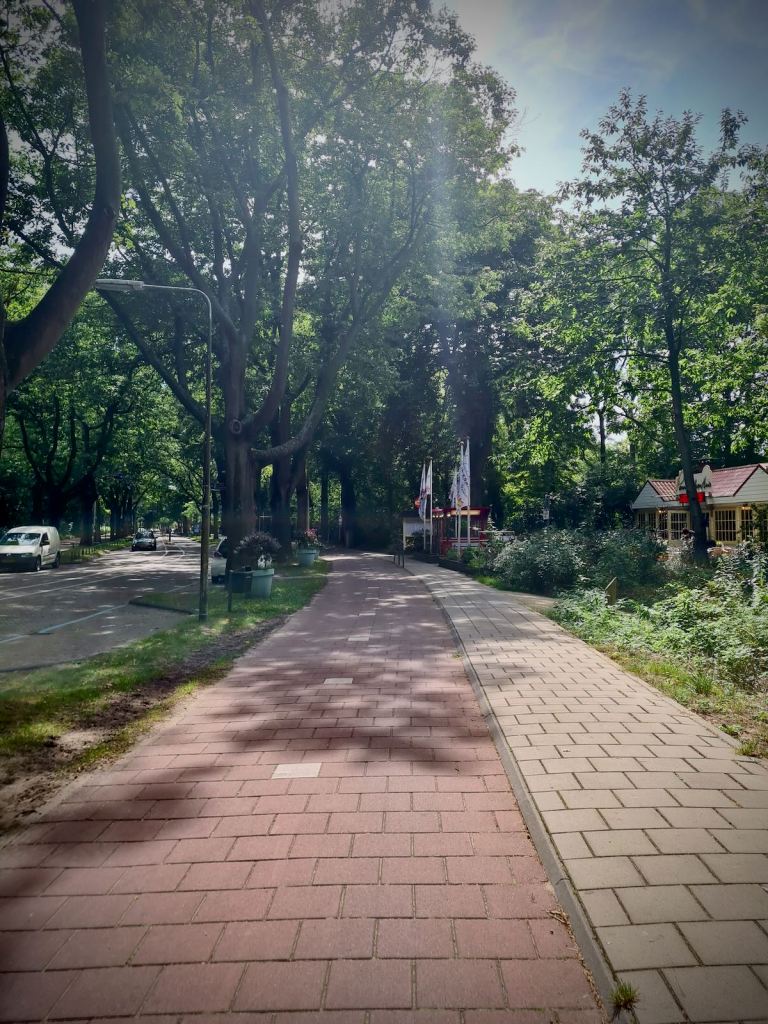 Back near Duinrell, with the pancake house on the right