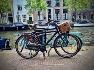 Bikes parked next to the Oude Rijn