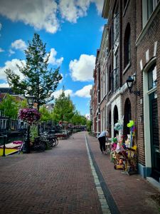 Toy shop next to the Oude Rijn