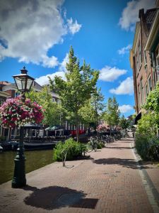 Walking along the Oude Rijn