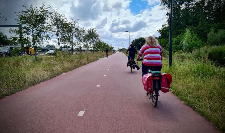 Lovely wide and smooth cycle path