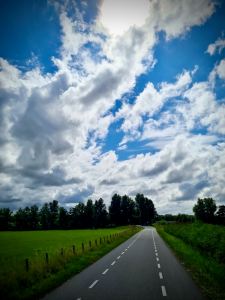 Small section open to motor vehicles, next to Zijlwatering