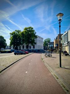 Cycle path approaching Zaadam centre