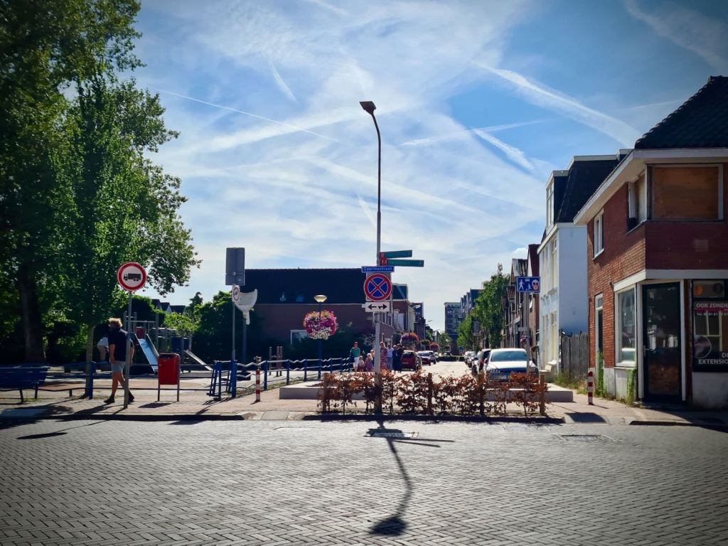 Modal filter at the end of a woonerf (living street)
