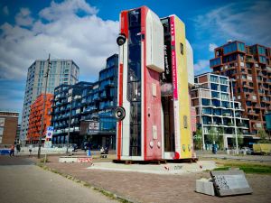 Monument artwork by Manaf Halbouni