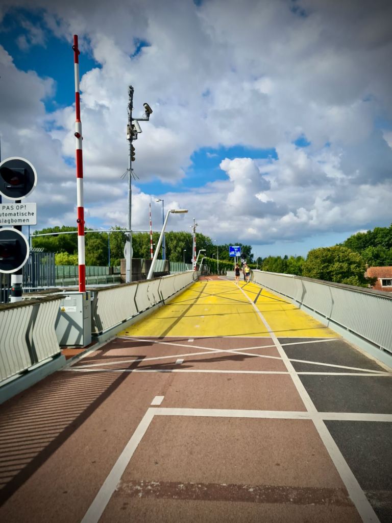 Lifting section of the S150 bridge over the Zaan