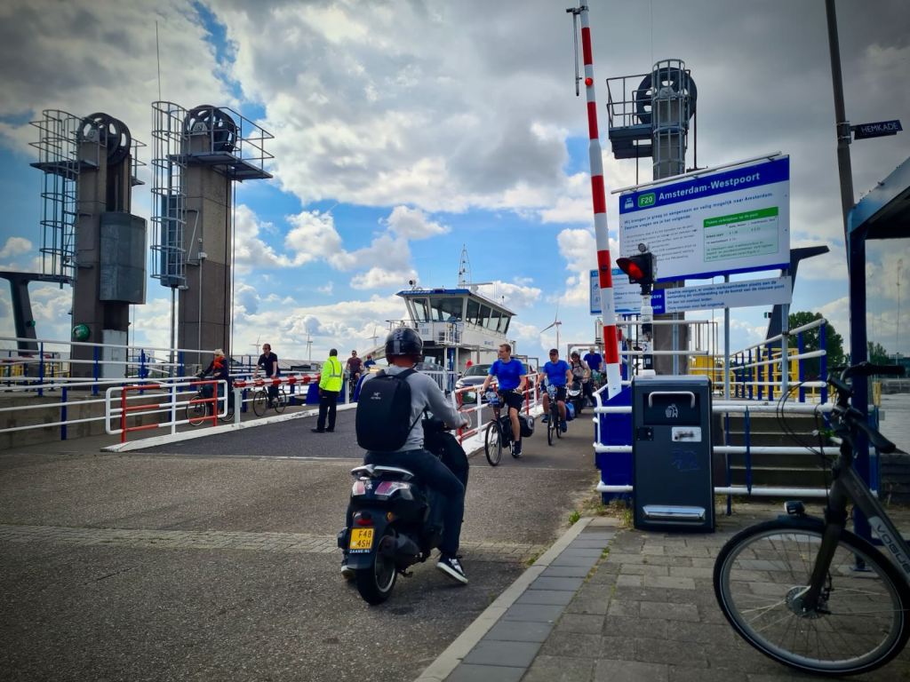 People disembarking the F20 ferry from Hempontplein