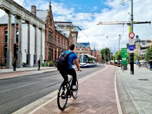Riding along Weteringschans