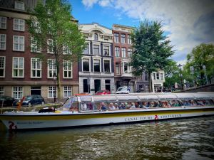 Big cruise boats on Herengracht
