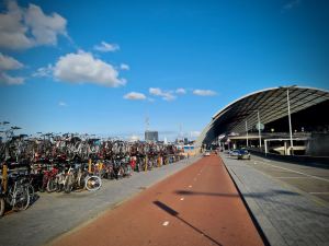 Cycle path to Amsterdam Centraal