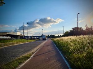 Sun starting to set on Noorder IJ- en Zeedijk