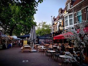Restaurants and bars in Dam Square, Zaandam