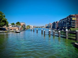 View from Beatrixbrug, looking north