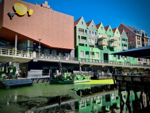 View from Inntel Hotels Amsterdam Zaandam, cinema and houses