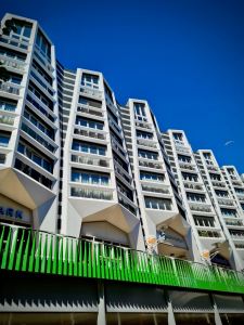 easyHotel above shops