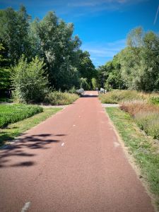 Approaching bridge over De Gouw