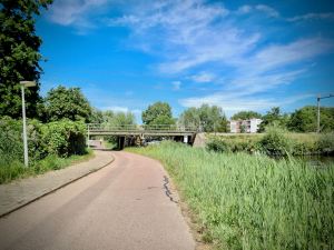 Approaching a railway bridge over De Gouw