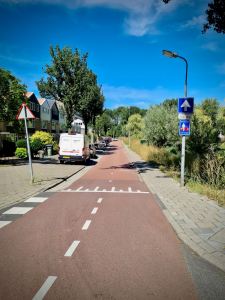 Fietsstraat (cycle street) on Zwanebloemkade