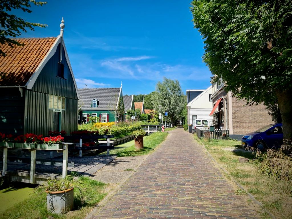 Nice narrow paved road Haaldersbroek
