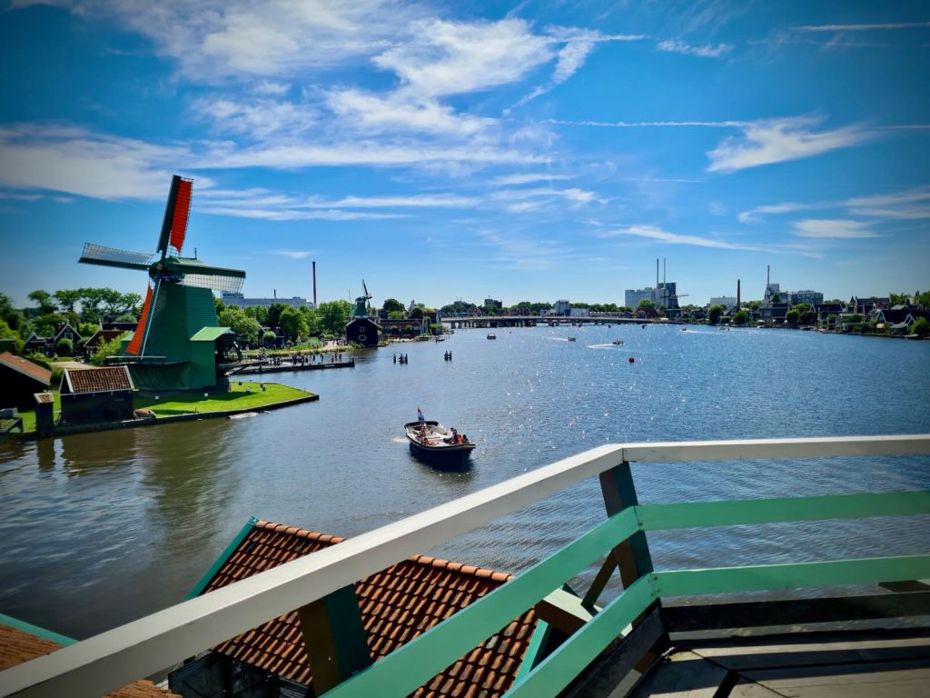 On the windmill Verfmolen De Kat