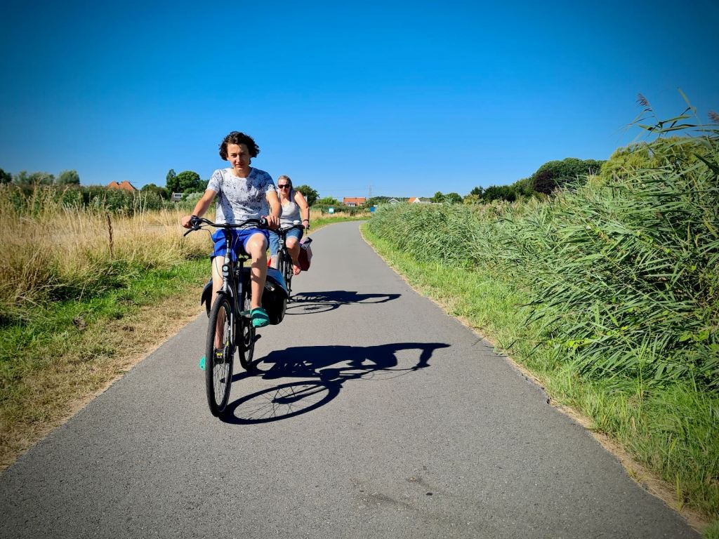 Cycling along a rural path on De Zuiderlaaik