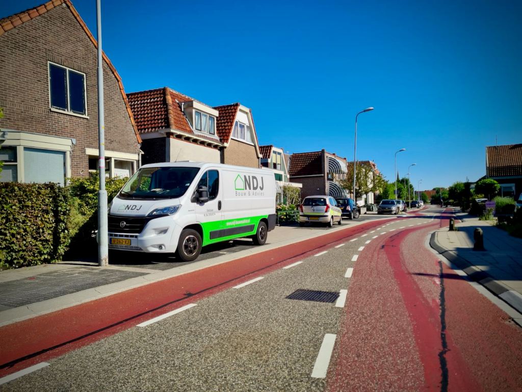 Painted lanes, traffic calming and pavement parking on Kerkbuurt