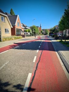 Painted lanes, traffic calming and pavement parking on Kerkbuurt