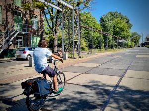 Riding along Middenweg
