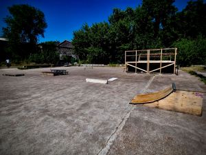 Makeshift skatepark on Kardoes