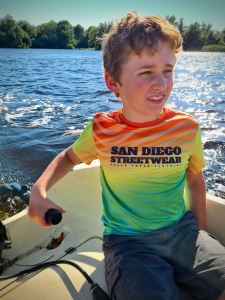 Youngest driving the boat on Jagersplas