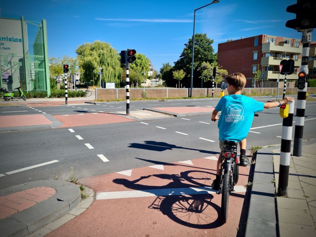 Waiting to cross Reinier de Graafweg