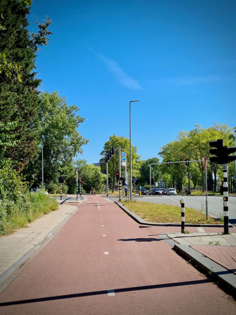 Approaching the Westlandseweg junction