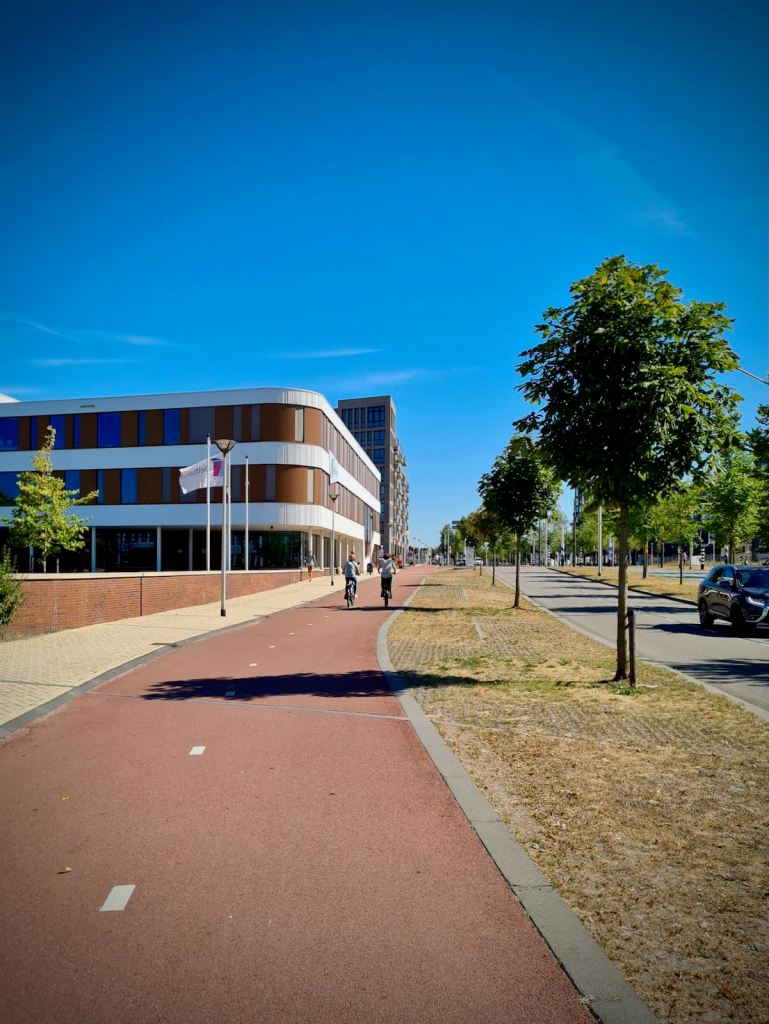 Continuing on Westlandseweg