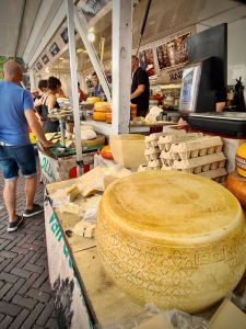 Market stalls on Brabantse Turfmarkt