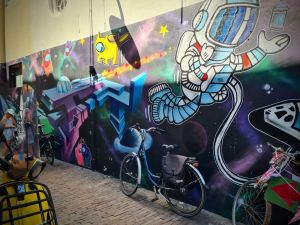 Street art on Molstraat