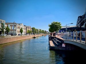 Canal next to Delft station