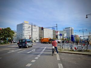 At the lights on Memhardstraße