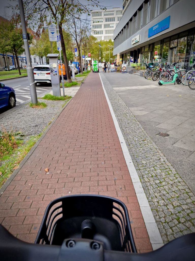 Paved cycle path on Spandauer Str.